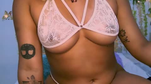 Snapshot of crysrus chatting on February 13, 3:18 am crysrus online show from February 13, 3:18 am