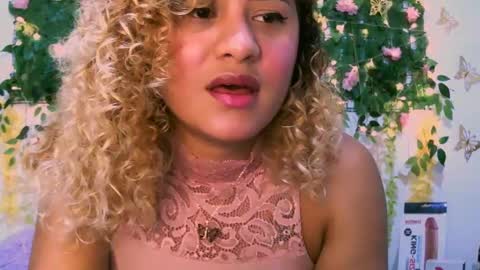 Snapshot of crysrus chatting on February 15, 12:15 am crysrus online show from February 15, 12:15 am