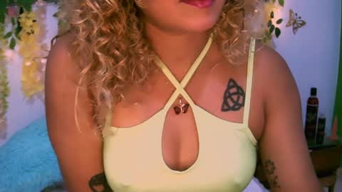 Snapshot of crysrus chatting on February 26, 1:21 am crysrus online show from February 26, 1:21 am