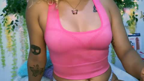 Snapshot of crysrus chatting on March 1, 1:11 am crysrus online show from March 1, 1:11 am