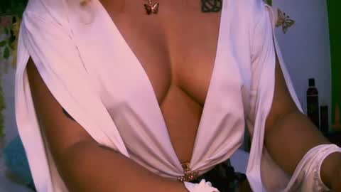 Snapshot of crysrus chatting on March 3, 1:21 am crysrus online show from March 3, 1:21 am