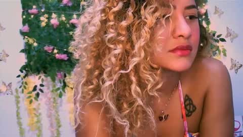 Snapshot of crysrus chatting on March 12, 12:42 am crysrus online show from March 12, 12:42 am