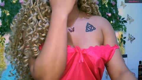 Snapshot of crysrus chatting on September 11, 2:11 am crysrus online show from September 11, 2:11 am