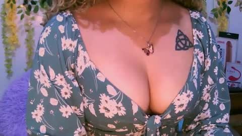 Snapshot of crysrus chatting on September 21, 12:12 am crysrus online show from September 21, 12:12 am