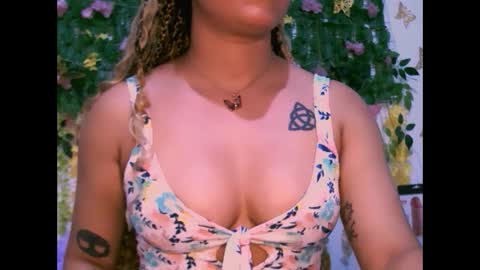 Snapshot of crysrus chatting on October 2, 10:39 pm crysrus online show from October 2, 10:39 pm