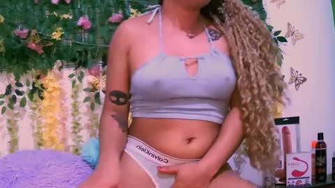 Snapshot of crysrus chatting on October 4, 2:09 am crysrus online show from October 4, 2:09 am