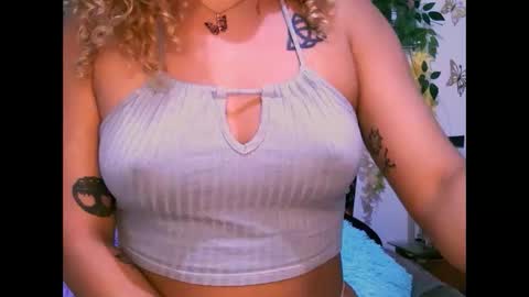 Snapshot of crysrus chatting on October 11, 1:38 am crysrus online show from October 11, 1:38 am