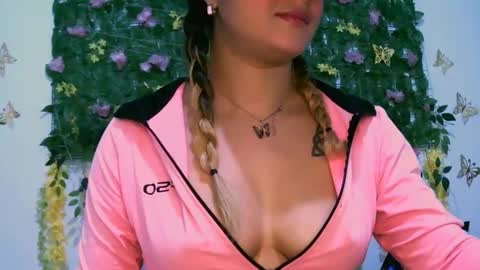 Snapshot of crysrus chatting on October 19, 12:44 am crysrus online show from October 19, 12:44 am