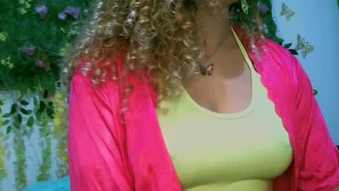 Snapshot of crysrus chatting on October 27, 12:15 am crysrus online show from October 27, 12:15 am