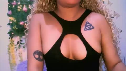 Snapshot of crysrus chatting on November 23, 11:48 pm crysrus online show from November 23, 11:48 pm