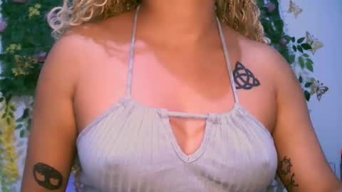 Snapshot of crysrus chatting on November 30, 1:20 am crysrus online show from November 30, 1:20 am