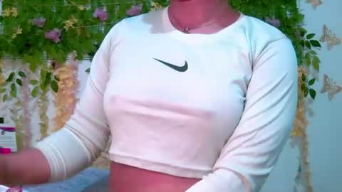 crysrus online show from June 17, 1:52 am