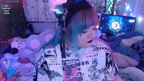 Snapshot of crystal_galaxy chatting on January 27, 10:38 am   online show from January 27, 10:38 am