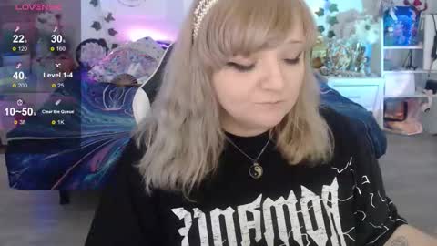 Snapshot of crystal_galaxy chatting on November 3, 7:53 am   online show from November 3, 7:53 am