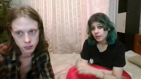 Snapshot of crystal_porn_love chatting on January 17, 9:39 am Crystal and Marcl online show from January 17, 9:39 am