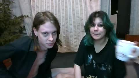 Snapshot of crystal_porn_love chatting on January 21, 11:24 pm Crystal and Marcl online show from January 21, 11:24 pm