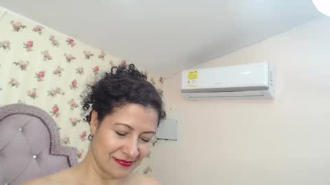 Snapshot of crystal_watson0 chatting on May 7, 1:38 pm Milf Latina online show from May 7, 1:38 pm