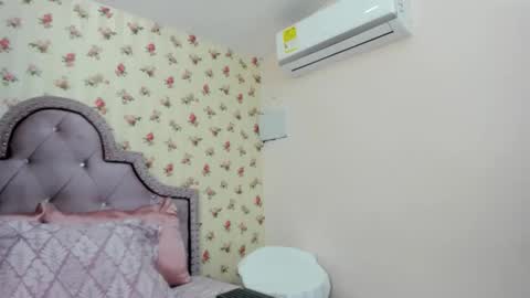 Snapshot of crystal_watson0 chatting on May 24, 1:49 pm Milf Latina online show from May 24, 1:49 pm