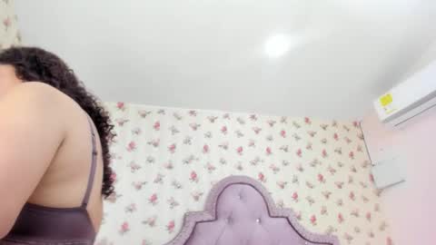 Snapshot of crystal_watson0 chatting on June 11, 3:32 pm Milf Latina online show from June 11, 3:32 pm