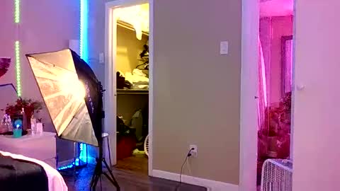 crystalbarbie214 online show from May 4, 11:12 pm