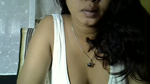 crystalbellax online show from May 18, 5:57 am