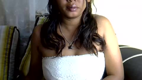 crystalbellax online show from June 16, 6:38 am