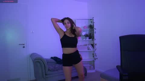 Snapshot of crystalbrunette18 chatting on April 18, 7:07 pm Crystalbrunette18 online show from April 18, 7:07 pm