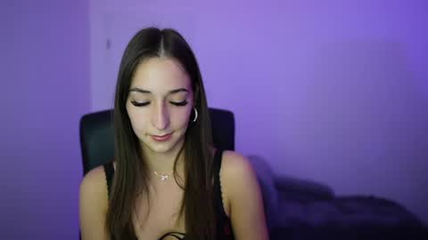 Snapshot of crystalbrunette18 chatting on May 15, 5:53 pm Crystalbrunette18 online show from May 15, 5:53 pm