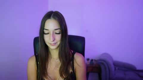 Snapshot of crystalbrunette18 chatting on June 14, 6:32 pm Crystalbrunette18 online show from June 14, 6:32 pm