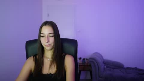 Snapshot of crystalbrunette18 chatting on June 27, 6:35 pm Crystalbrunette18 online show from June 27, 6:35 pm