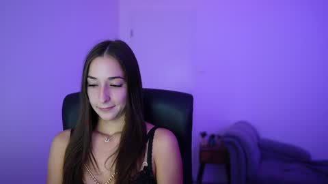 Snapshot of crystalbrunette18 chatting on July 6, 7:38 pm Crystalbrunette18 online show from July 6, 7:38 pm
