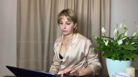 Mary online show from June 20, 8:11 pm