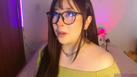 Snapshot of crystalitesq chatting on July 18, 1:37 pm Olivia online show from July 18, 1:37 pm
