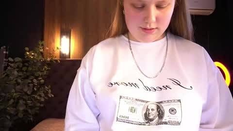 crystallpaws_ online show from May 21, 5:58 am