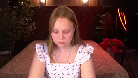 crystallpaws_ online show from June 9, 5:41 am