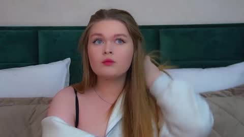 Crystal online show from November 17, 6:03 pm