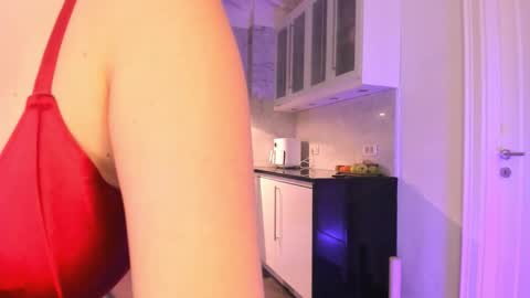 Snapshot of crystalnova_ chatting on November 29, 9:18 pm Kristina online show from November 29, 9:18 pm