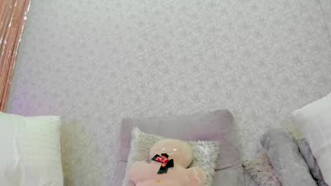 Snapshot of crystalnut chatting on December 15, 1:00 pm Maria online show from December 15, 1:00 pm