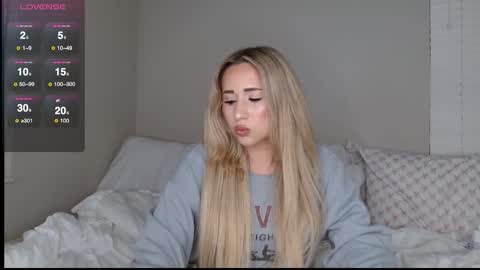 Snapshot of crystalstarlet chatting on October 26, 1:00 am Nikki online show from October 26, 1:00 am