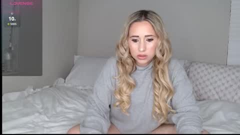 Snapshot of crystalstarlet chatting on October 27, 12:36 am Nikki online show from October 27, 12:36 am