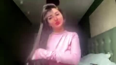 Snapshot of crystlepipkins chatting on May 16, 6:32 am Diana online show from May 16, 6:32 am