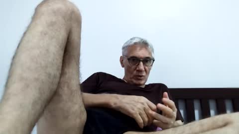 Snapshot of cucaio18 chatting on June 25, 1:05 am BIG UNCUT HARD COCK online show from June 25, 1:05 am