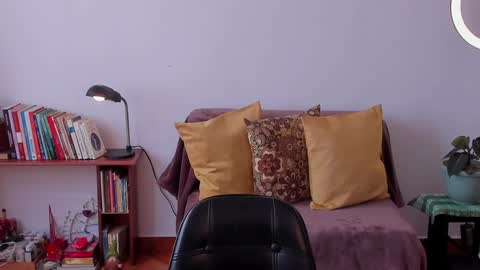 Snapshot of cuddlingbunnny chatting on February 7, 1:53 pm Leonela online show from February 7, 1:53 pm