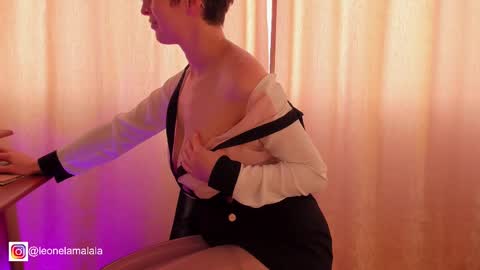 Snapshot of cuddlingbunnny chatting on March 9, 5:49 pm Leonela online show from March 9, 5:49 pm