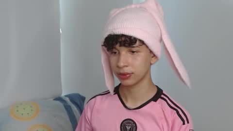 Cuddly online show from December 4, 7:34 pm