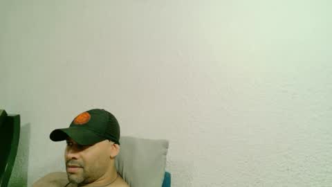 Snapshot of culoculito341910 chatting on August 6, 3:52 am bebe online show from August 6, 3:52 am