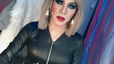Snapshot of cum_4youbaby chatting on June 15, 6:43 pm CUMMELA SLUTI online show from June 15, 6:43 pm