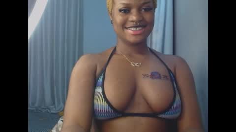 Snapshot of cum_ebony_petitxx chatting on June 17, 6:27 am cath online show from June 17, 6:27 am