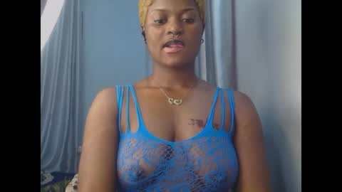 Snapshot of cum_ebony_petitxx chatting on June 19, 6:40 am cath online show from June 19, 6:40 am