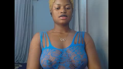 Snapshot of cum_ebony_petitxx chatting on June 20, 6:38 am cath online show from June 20, 6:38 am